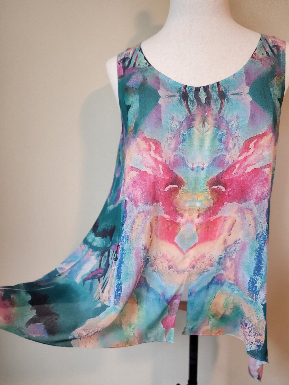 Soft Surroundings Medium Waterflower Silk Blend Sleeveless Handkerchief Hem Top
